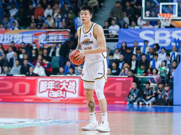 屋漏偏逢連夜雨！張鎮(zhèn)麟7中1僅得2分2板4助 末節(jié)受傷離場